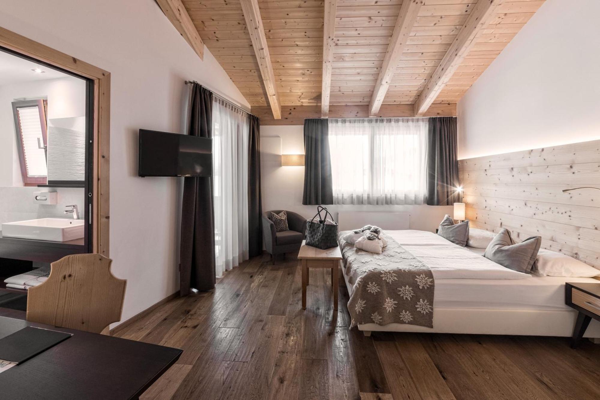 Hotel Ciasa Soleil Ла Виля Екстериор снимка